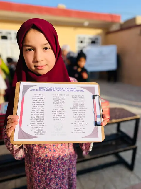 Afganistan'da Mushafların teslim edildiği an